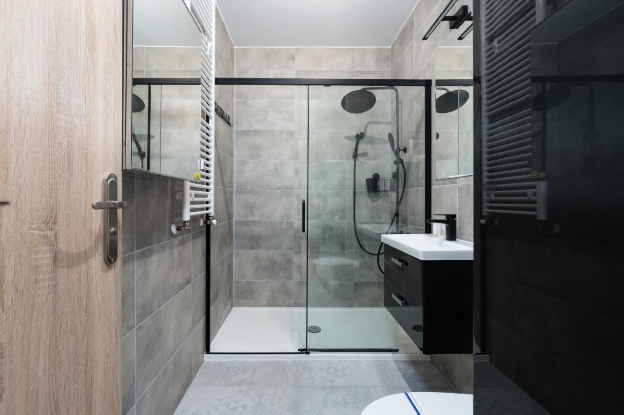 Modern Apartment With Balcony & Free Garage Poznan By Noclegi Renters Bagian luar foto