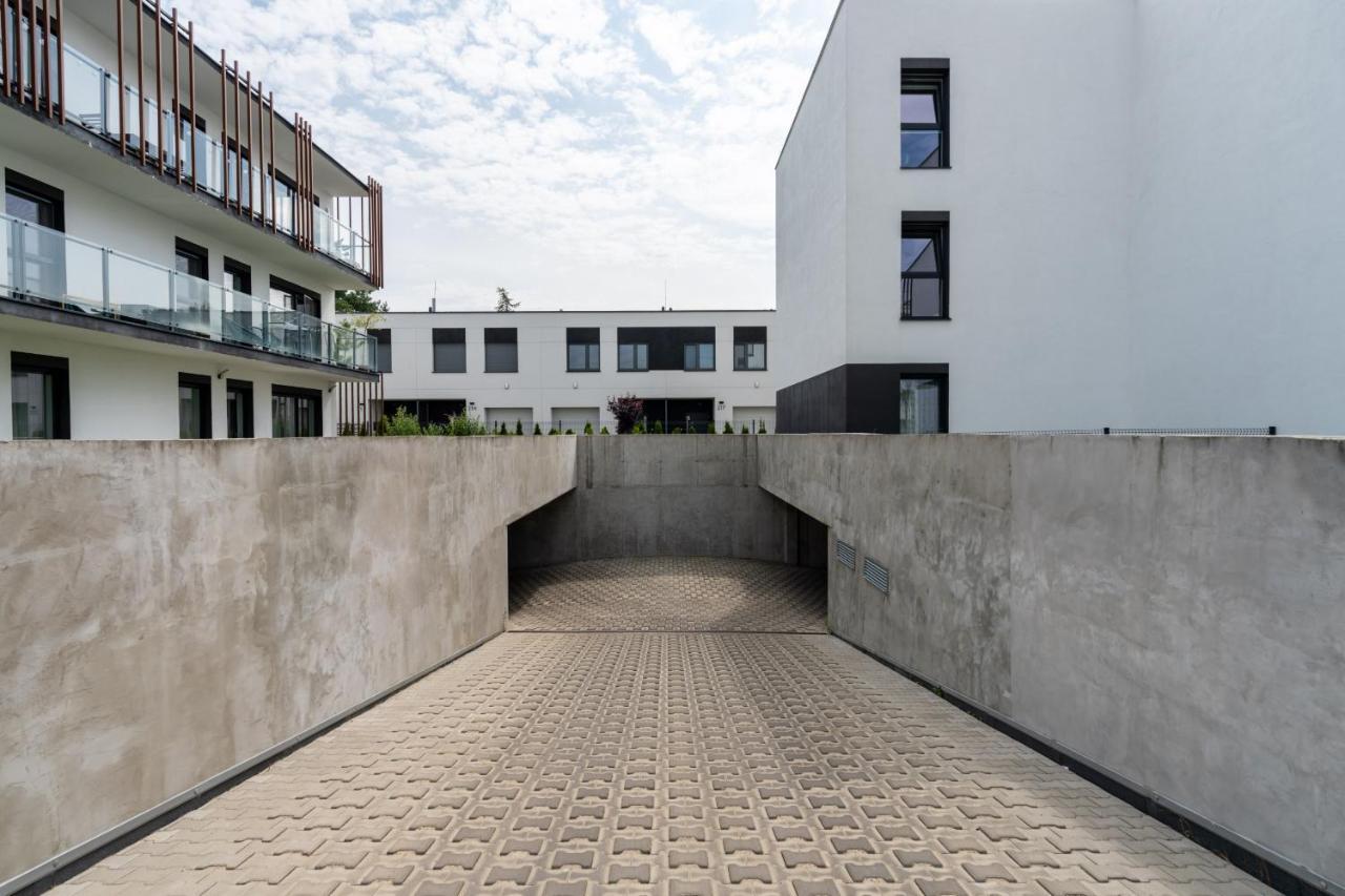 Modern Apartment With Balcony & Free Garage Poznan By Noclegi Renters Bagian luar foto